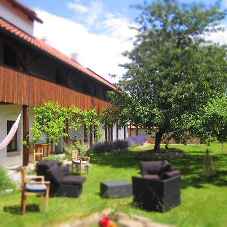 Отель Holubnik Statecnych Zen Kralovych Luze Экстерьер фото