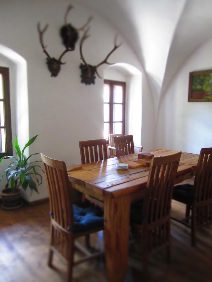 Отель Holubnik Statecnych Zen Kralovych Luze Экстерьер фото